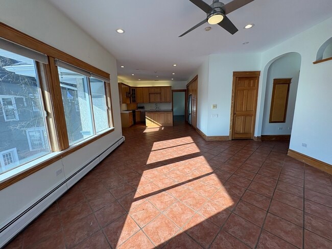 Building Photo - 416 N Grove Ave