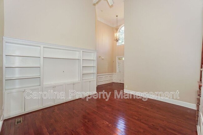 Building Photo - 181 Streamside Pl