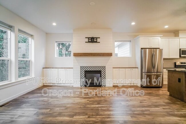 Building Photo - 995 SE Olive Way