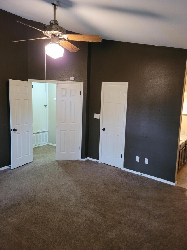Building Photo - 4554 Northpointe Pl