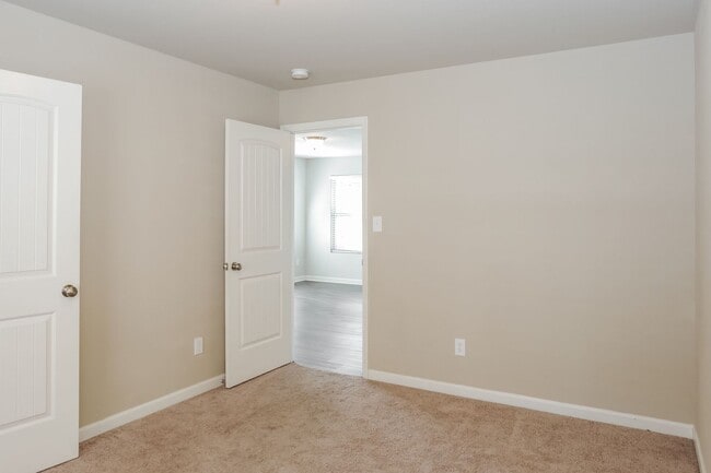 Building Photo - 135 Wethersfield Dr