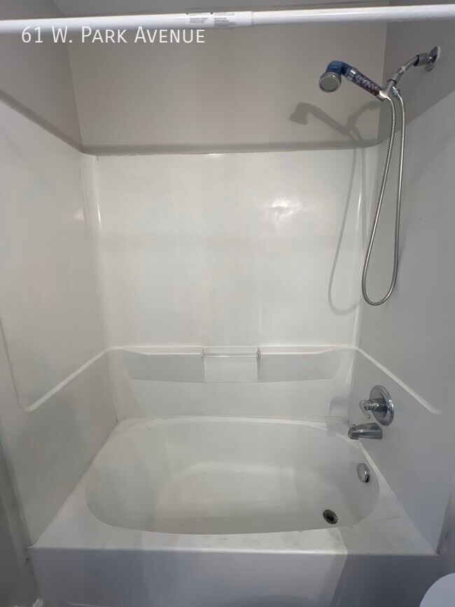 Building Photo - 61 W Park Ave