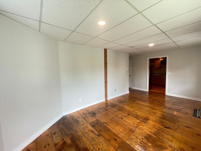 Building Photo - 16 Crystal Ave