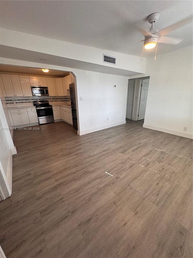 Building Photo - 5721 SW 41st St