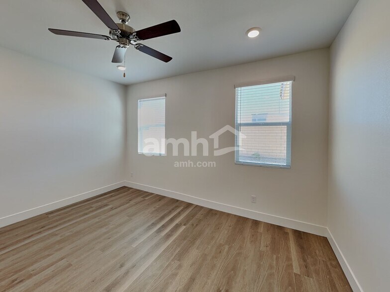 Building Photo - 677 Crimson Flare Ct