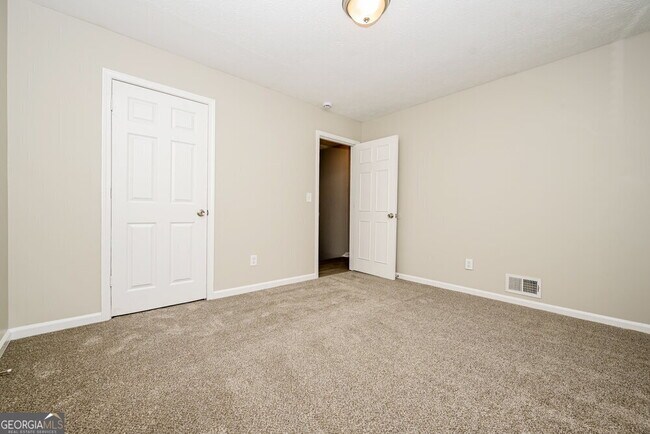 Building Photo - 976 Park Gate Pl