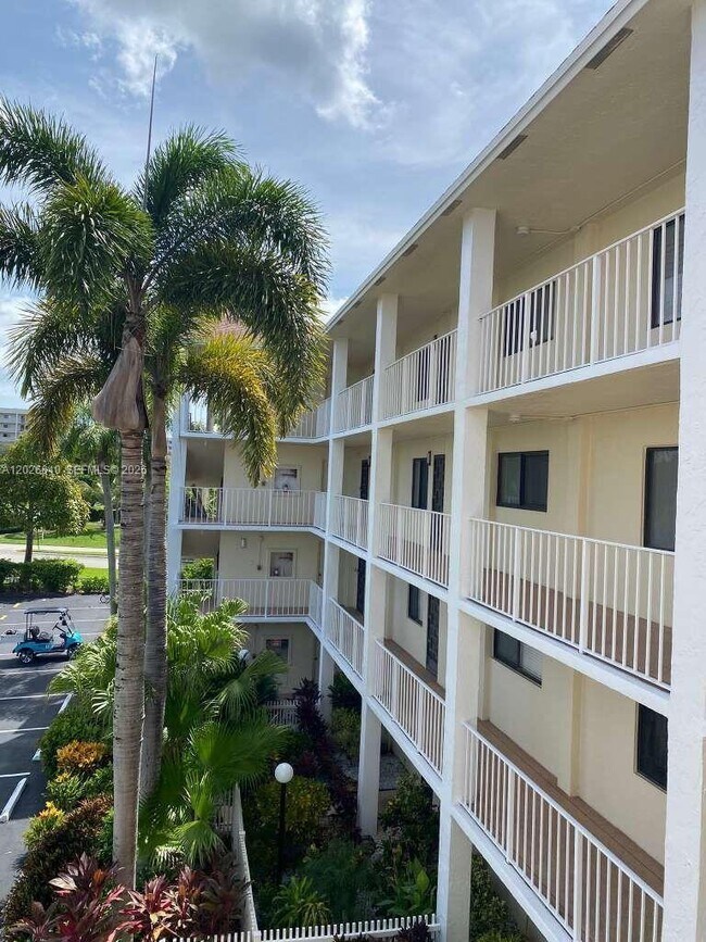 Building Photo - 7350 Kinghurst Dr