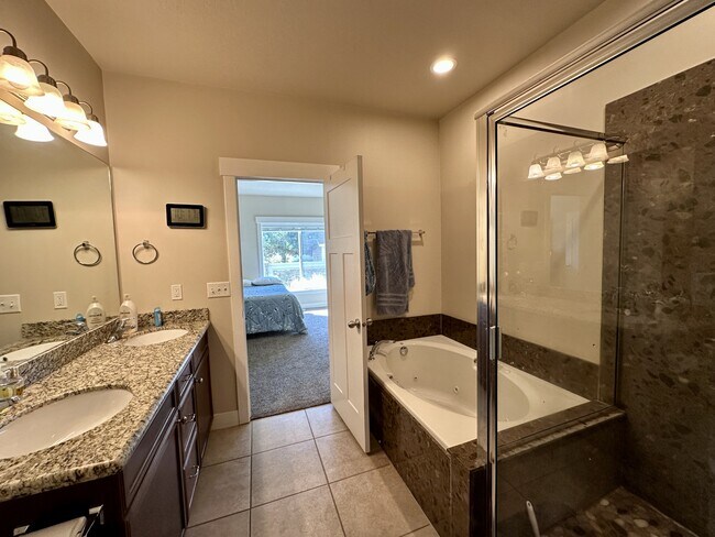 Building Photo - 1973 Park Rim Way