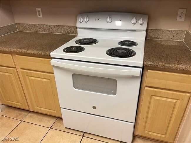 Building Photo - 8000 W Badura Ave