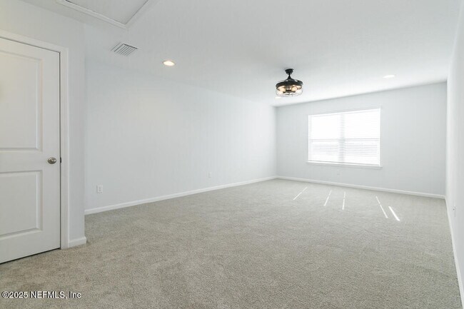 Building Photo - 281 Ness Cir