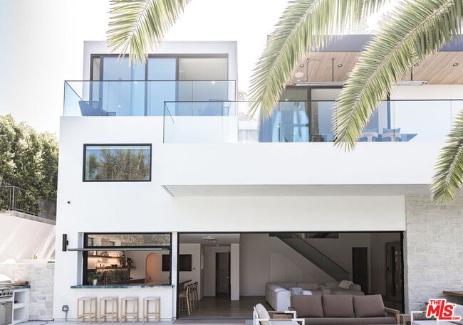 Building Photo - 606 N Ardmore Ave