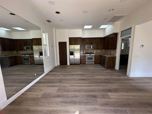 Building Photo - 845 Stratford Dr