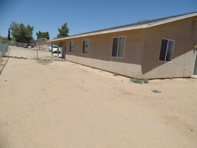 Building Photo - Great 2 Bedroom home on Corner Lot!