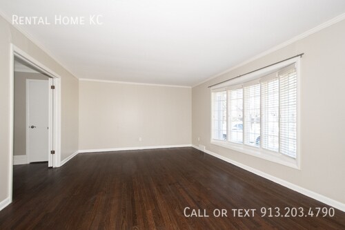 Building Photo - 5521 W 98th Pl