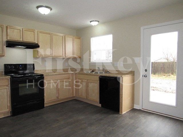 Building Photo - 8121 Grove Berry Way