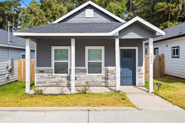 Primary Photo - 16894 Balmoral St