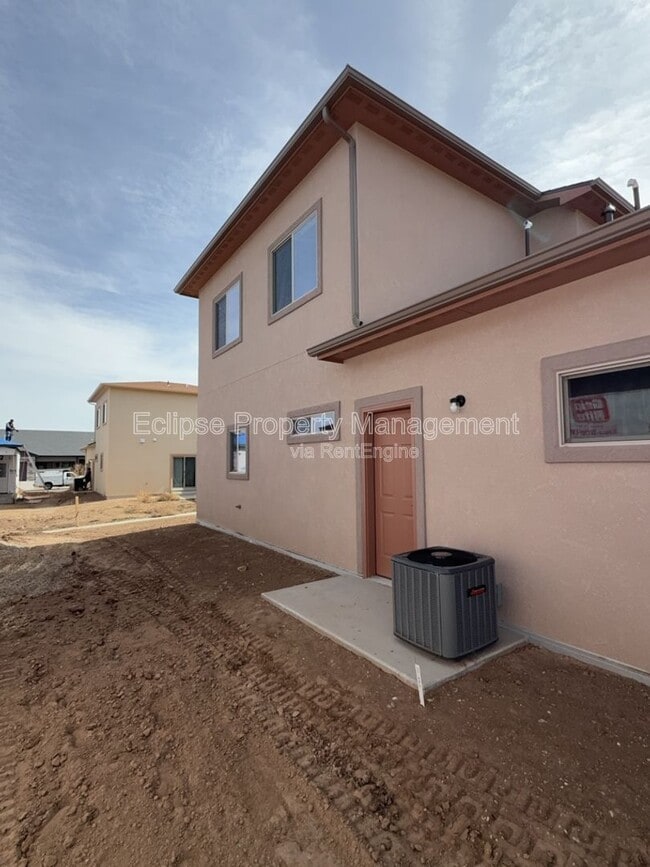 Building Photo - 250 Sasha St