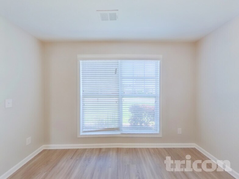 Building Photo - 831 Dovefield Ln