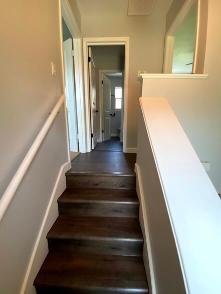 Stairs top - 8107 Hood Cir