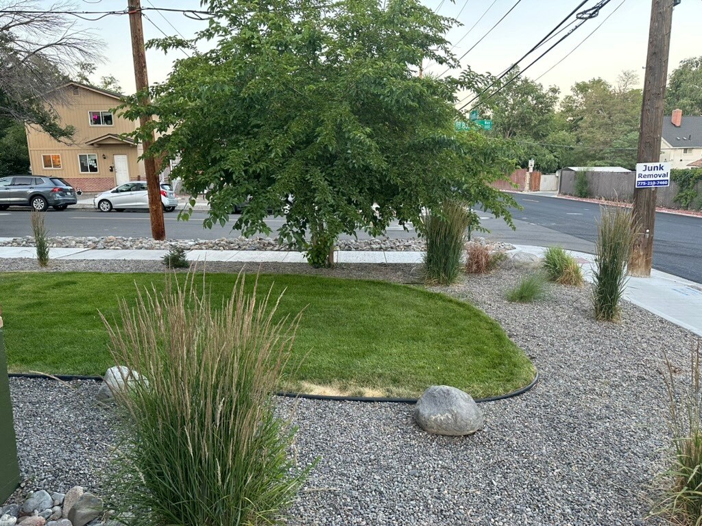 Building Photo - 609 W 11th St