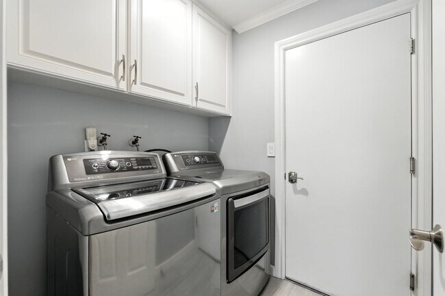 Building Photo - WILLOW GLEN - Beautifully updated with hig...