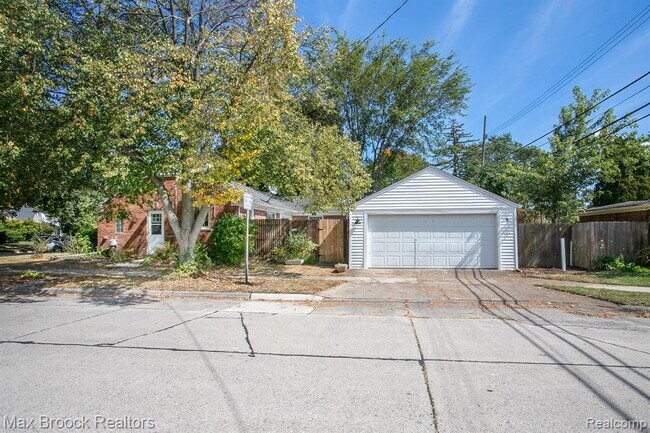 Building Photo - 4163 Amherst Rd