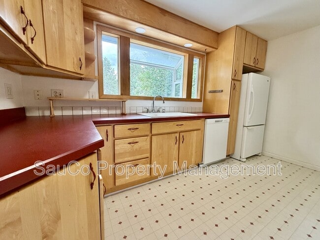 Building Photo - 4751 SW 53rd Ave