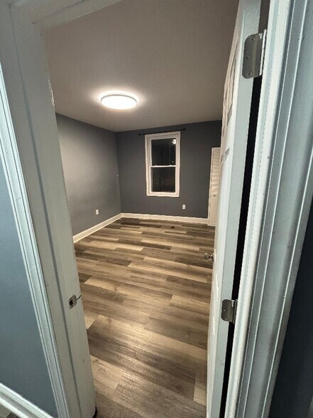 Building Photo - 2401 S 54th St