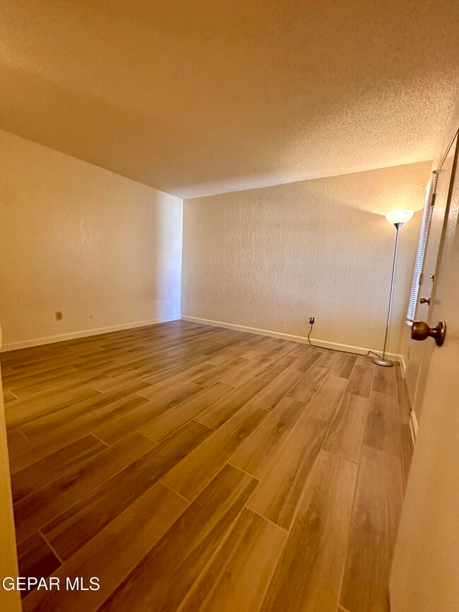 Building Photo - 6201 Escondido Dr