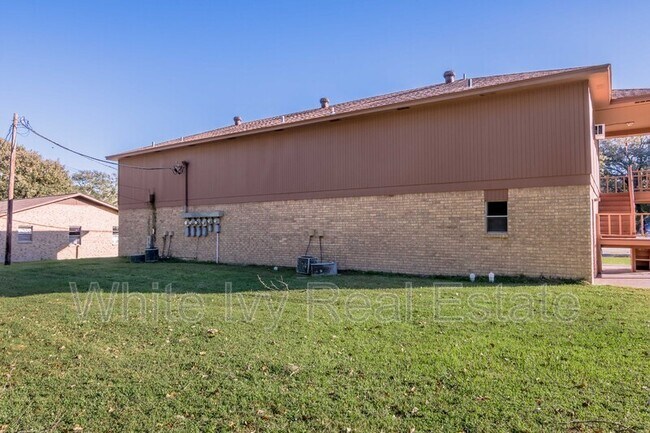 Building Photo - 120 McAdams Ln