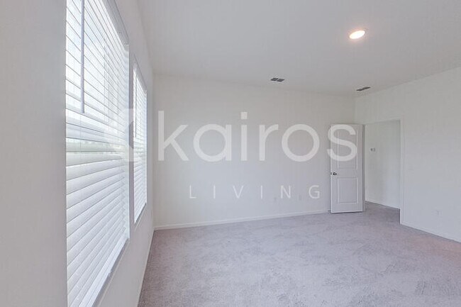 Building Photo - 677 Castillo Dr