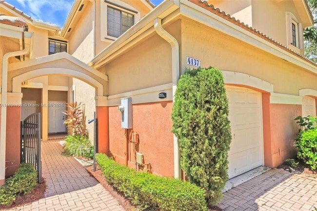 Building Photo - 4137 Briar Ln