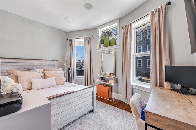 Building Photo - 1650 Columbia Rd