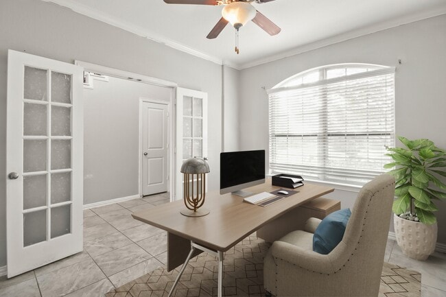 Building Photo - 702 S Galley Dr