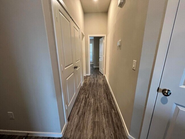 Building Photo - 2139 N Texas Ave