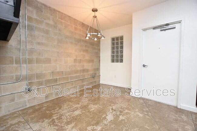 Building Photo - 5008 S MacDill Ave