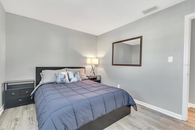 Building Photo - 102 Pompano Dr SE