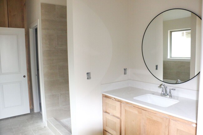 Building Photo - Brand New Home in Shawnee!