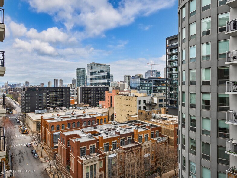 Building Photo - 451 W Huron St