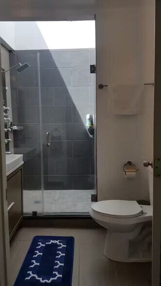 bathroom - 1532 2nd St SW