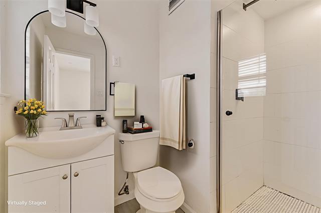 Building Photo - 413 Simmons Dr