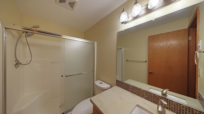 Building Photo - 3 Bed 2 Bath - No Pets - Gas furnace and A/C - NAS Whidbey