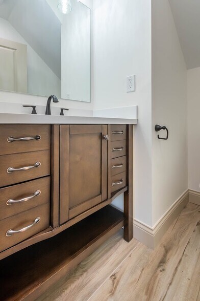 Building Photo - 261 Gay St