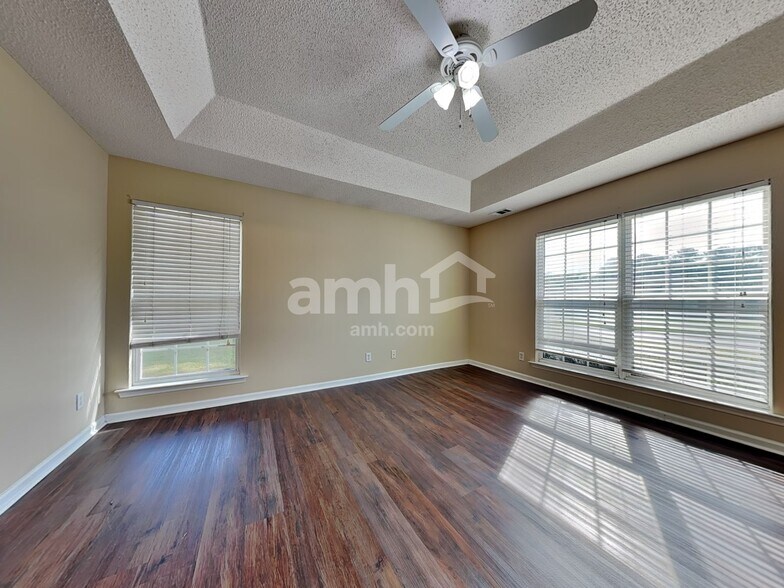 Building Photo - 420 Roberts Way