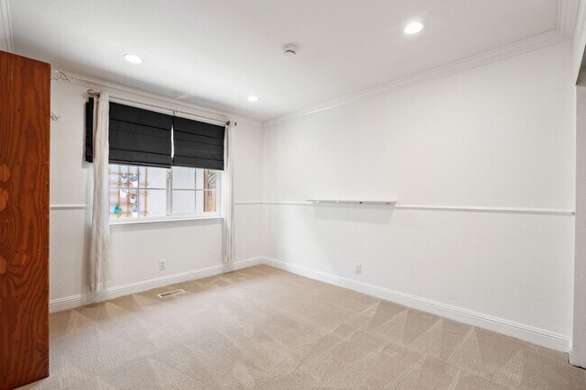 Building Photo - Beautiful home with Campbell schools
