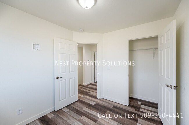 Building Photo - 2705 W Marina Dr