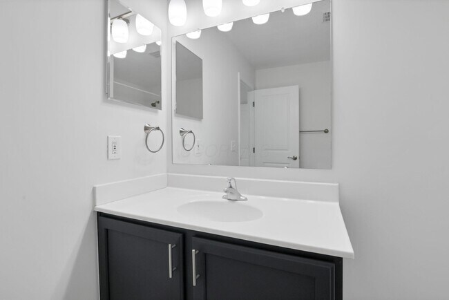 Building Photo - 7090 Dean Farm Rd