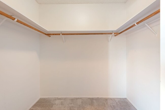 Building Photo - This wonderful East Beach Townhome Awaits!