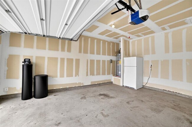 Building Photo - 14413 Shooter McGavin Dr