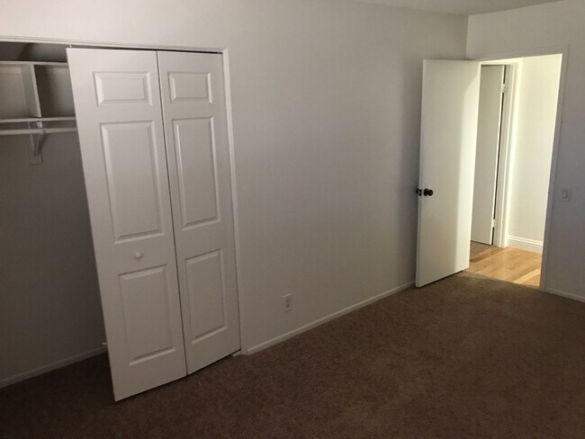 Building Photo - 2 Story, 5 Bedrooms, 2.5 Bathroom, Pool